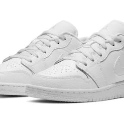 Nike (GS) Air Jordan 1 Low 'Triple White' 553560-130 7 Nike (GS) Air Jordan 1 Low 'Triple White' 553560-130 -Nike Shop 2 0027dca1 d55f 462a ba72 f033d7c84850