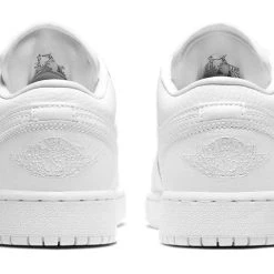 Nike (GS) Air Jordan 1 Low 'Triple White' 553560-130 8 Nike (GS) Air Jordan 1 Low 'Triple White' 553560-130 -Nike Shop 3 54c252d4 0445 42c6 b43b 9eb7dc9898b3