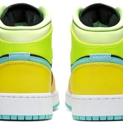 Nike (GS) Air Jordan 1 Mid SE 'Clover' BQ6931-037 8 Nike (GS) Air Jordan 1 Mid SE 'Clover' BQ6931-037 -Nike Shop 3 9f7a94b0 537b 4ab5 bdb0 37884f717f3f