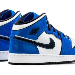 Nike (GS) Air Jordan 1 Mid SE 'Signal Blue' Signal Blue BQ6931-402 -Nike Shop 3 f1a86f40 b22a 4d11 a692 a8a395e5bb36